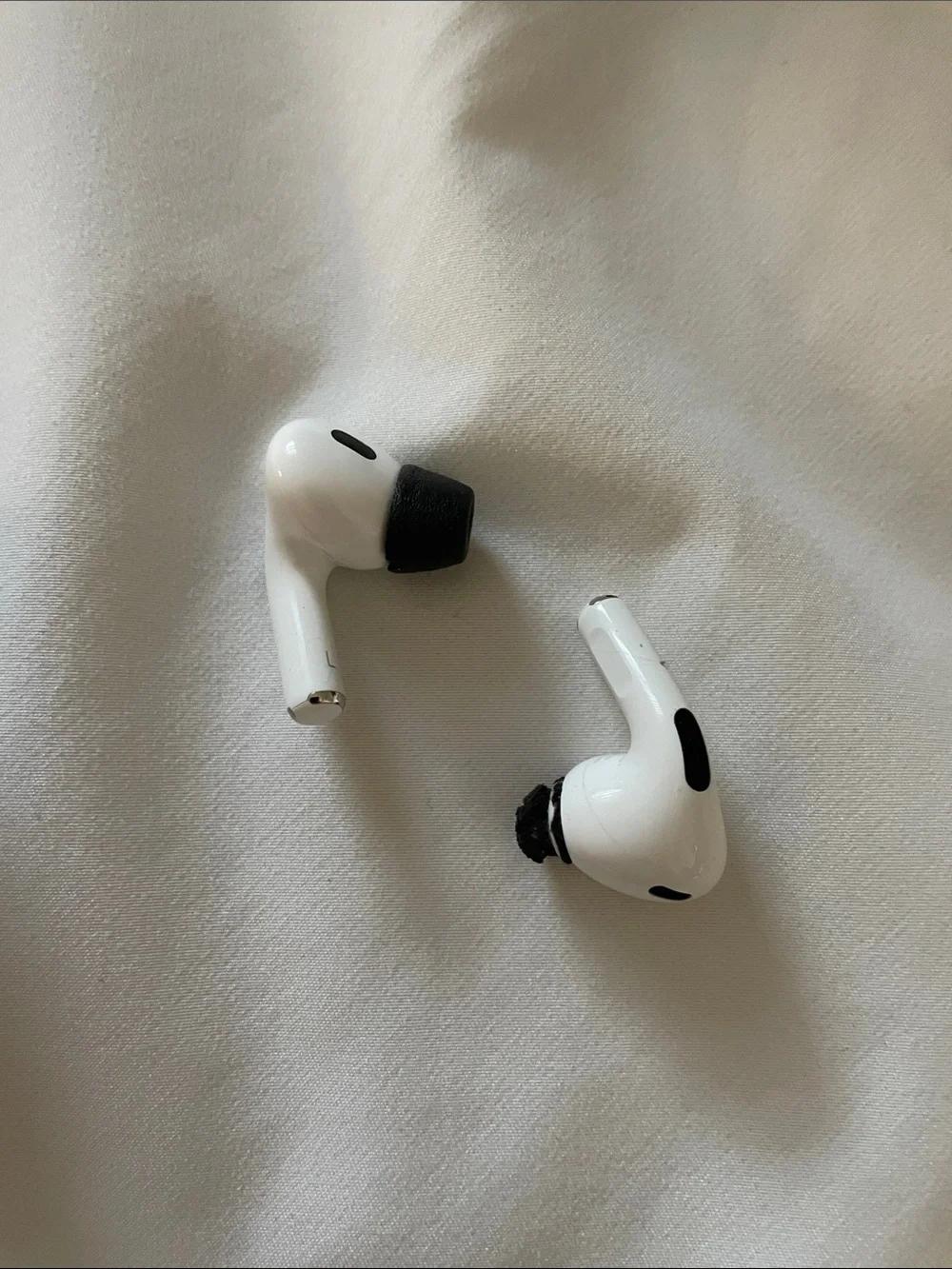 Apple AirPods Pro Second Generation with Wireless Charging Case